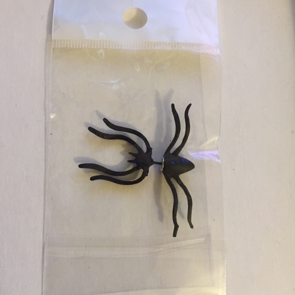 Single Large 3D Spider Earring - Picture 3 of 5